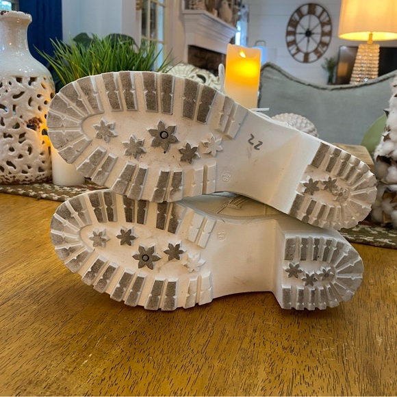 Mia Boots - Picture 5 of 7